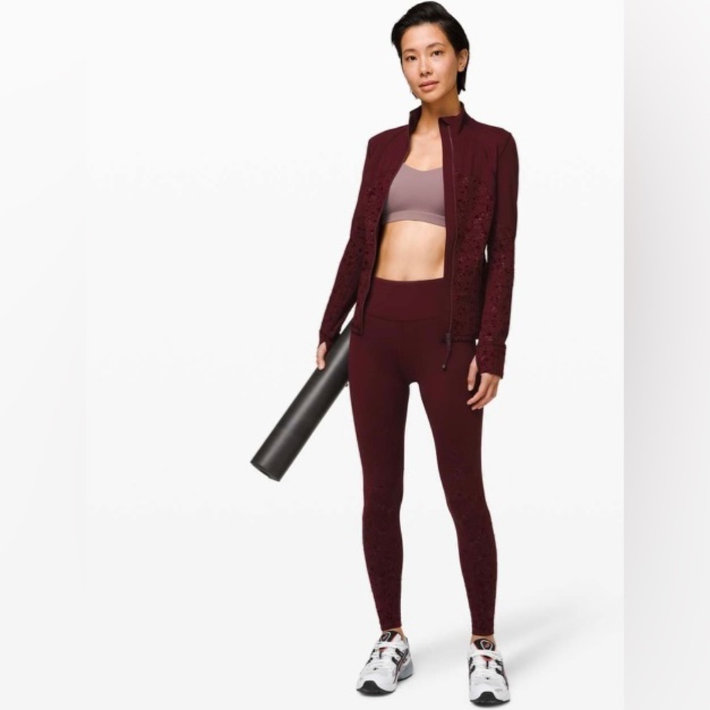 Lululemon Speed Wunder Mid-Rise Tight 28" *Speckle Shine
Garnet / Garnet
